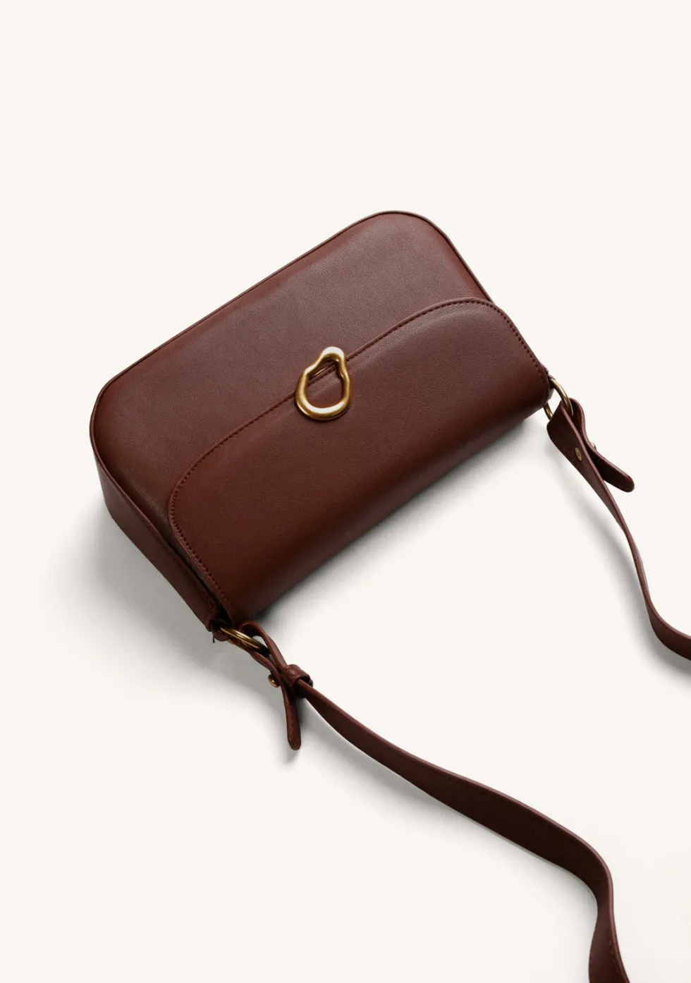 BOLSO BANDOLERA MARRÓN HEBILLA