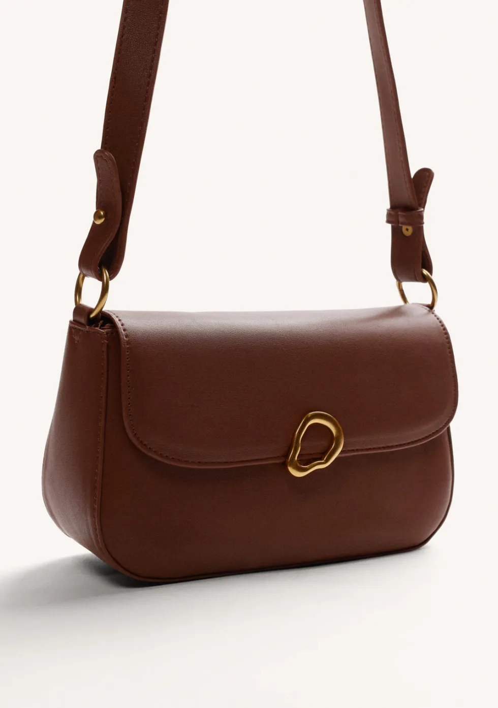 BOLSO BANDOLERA MARRÓN HEBILLA