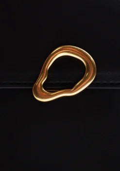 BOLSO BANDOLERA NEGRO HEBILLA