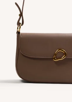 BOLSO BANDOLERA TAUPE HEBILLA