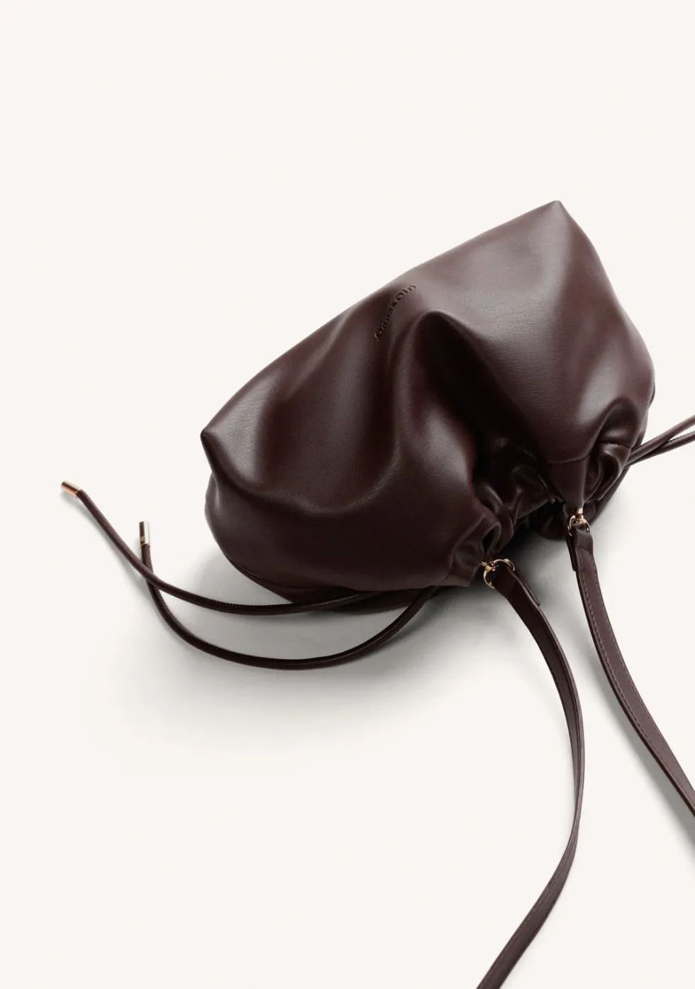 BOLSO BUCKET MARRÓN