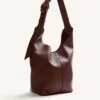 BOLSO MAXI BUCKET MARRÓN Y MORADO