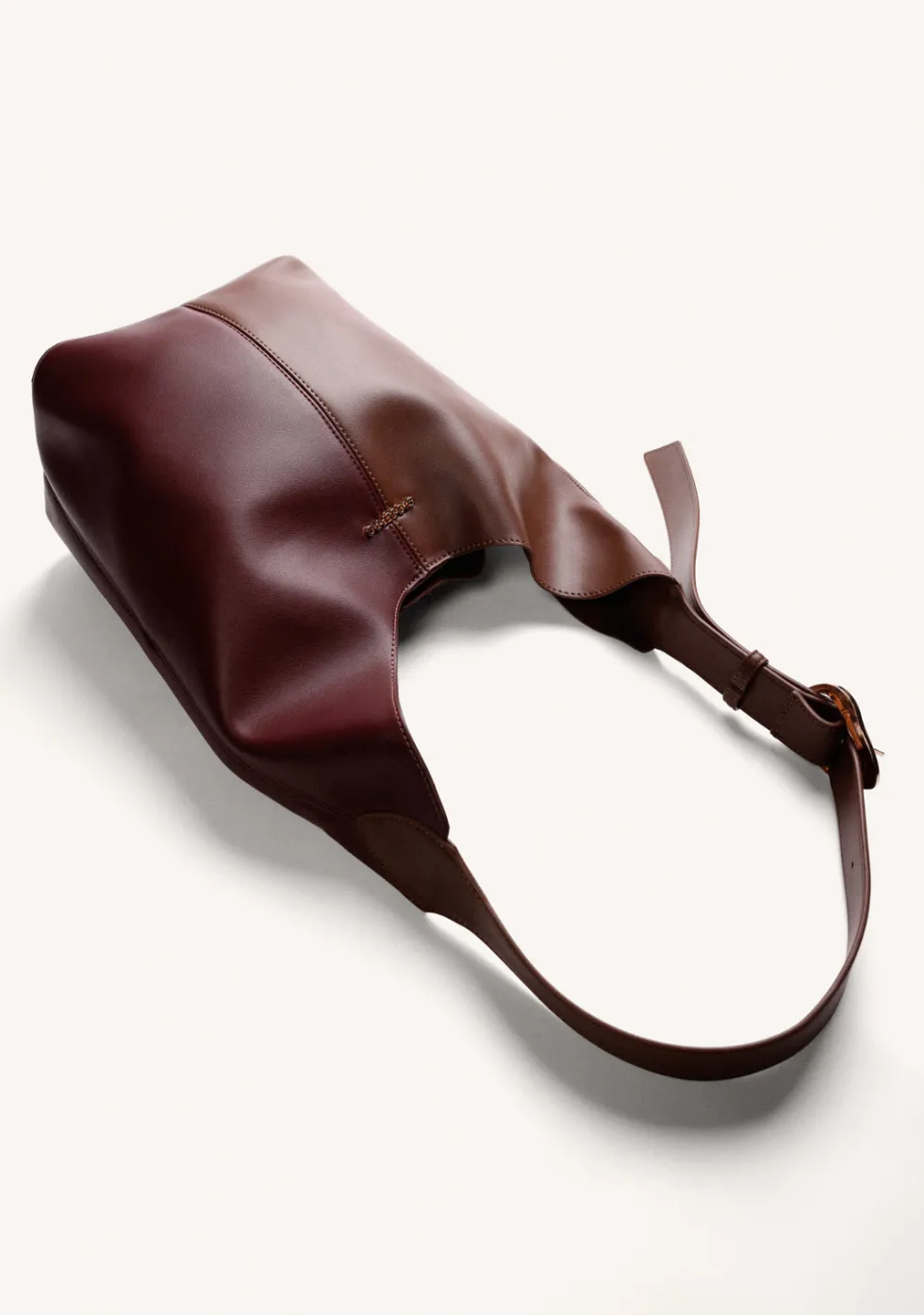 BOLSO MAXI BUCKET MARRÓN Y MORADO