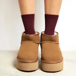 BOTAS AUSTRALIANAS COLOR CUERO CON PLATAFORMA PARA MUJER BANCROFT
