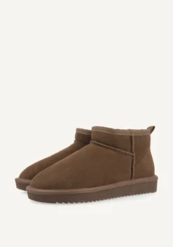 BOTAS AUSTRALIANAS COLOR TAUPE DE CAÑA BAJA PARA MUJER BEREK
