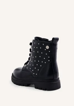 BOTAS TACHAS Y CORDONES
