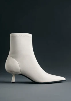 BOTINES ELÁSTICOS PIEL BLANCO ROTO BY MELYSSA PINTO