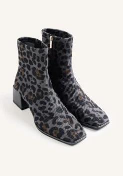BOTINES ESTAMPADO ANIMAL ELÁSTICOS