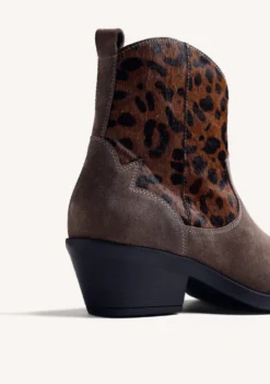 BOTINES ESTAMPADO ANIMAL PIEL