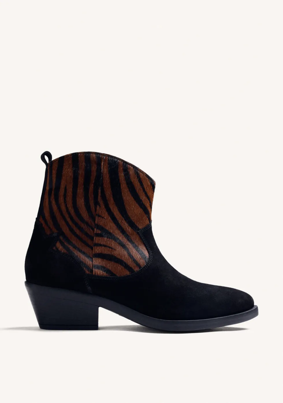 BOTINES ESTAMPADO ANIMAL PIEL