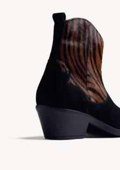 BOTINES ESTAMPADO ANIMAL PIEL