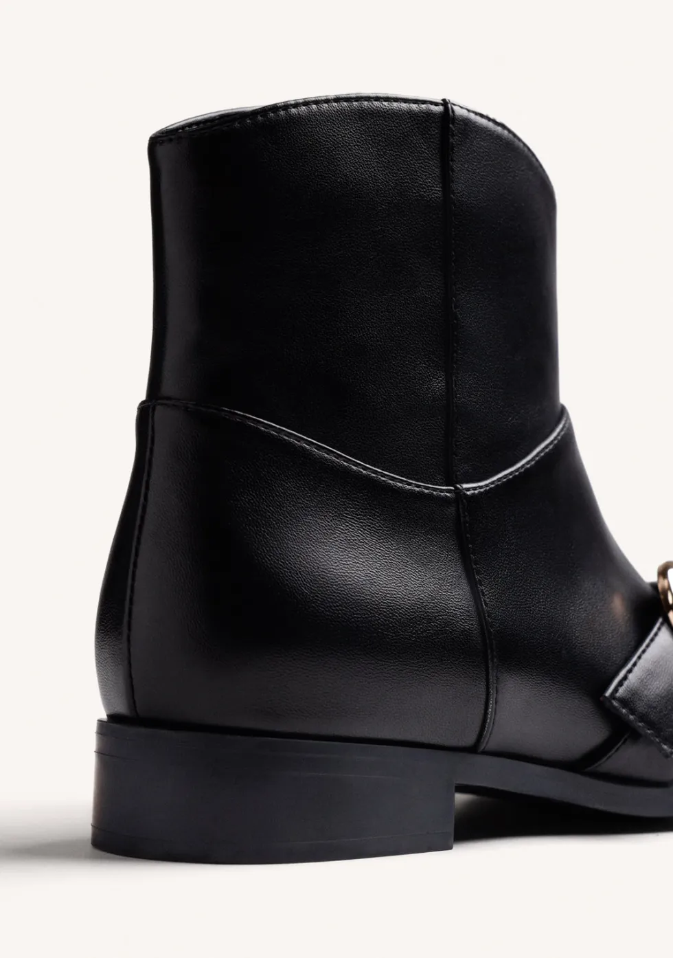 BOTINES NEGRO ELÁSTICOS HEBILLA