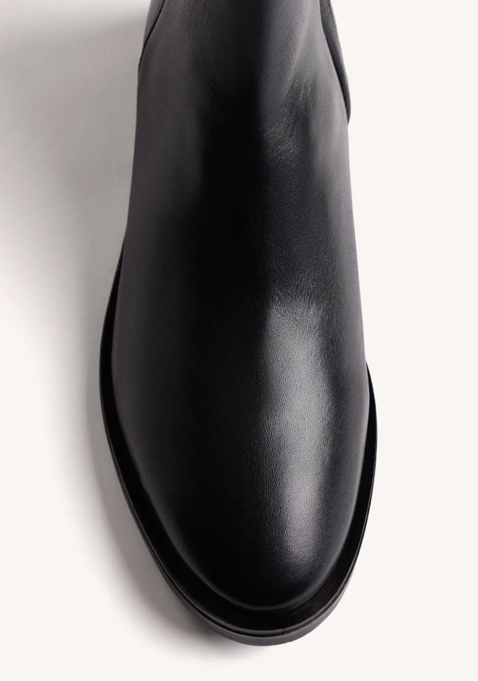 BOTINES NEGRO PIEL TACHAS