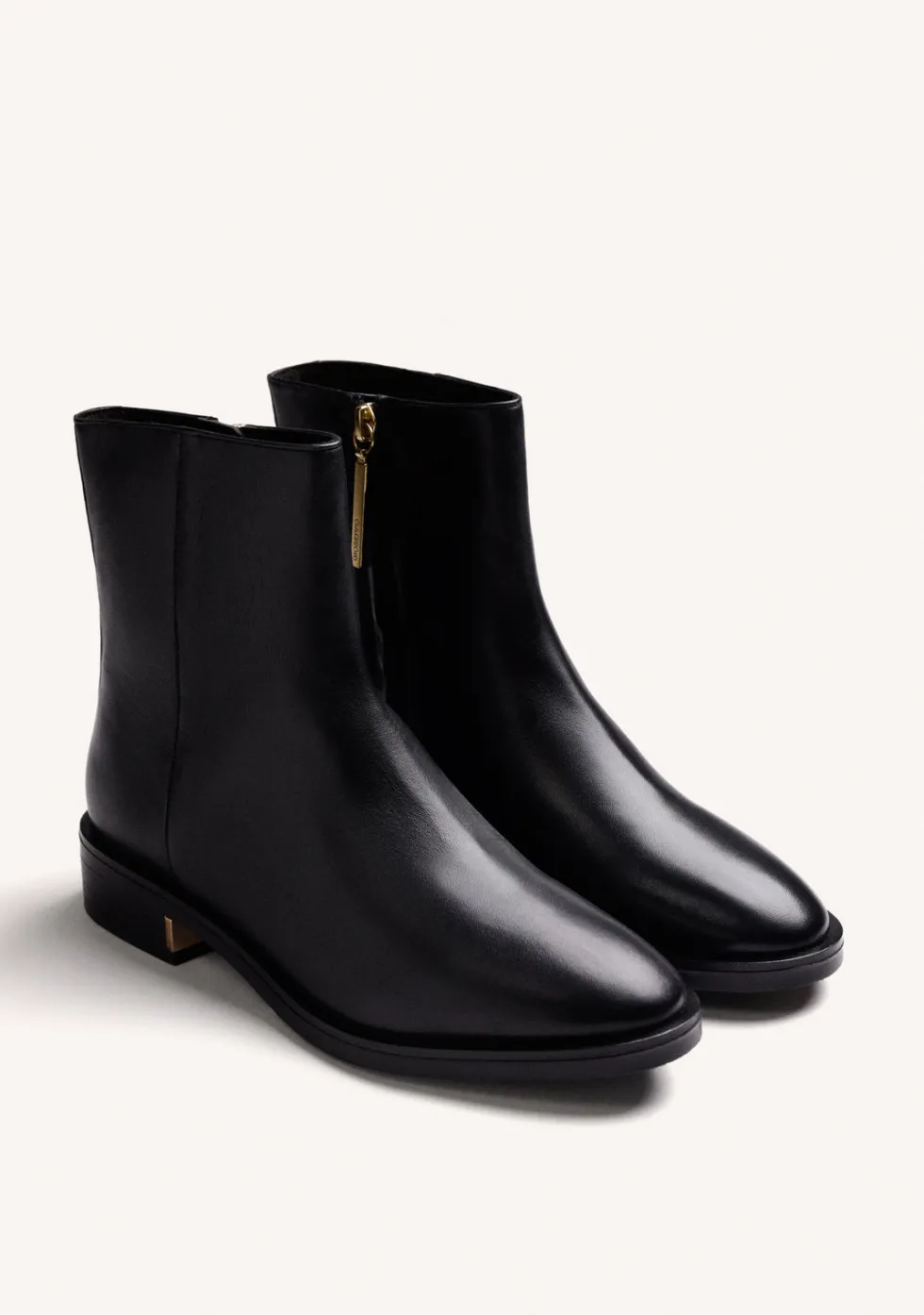 BOTINES NEGRO PIEL TACHAS