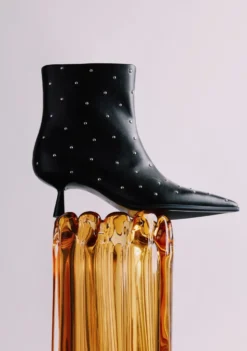 BOTINES NEGRO TACHAS KITTEN