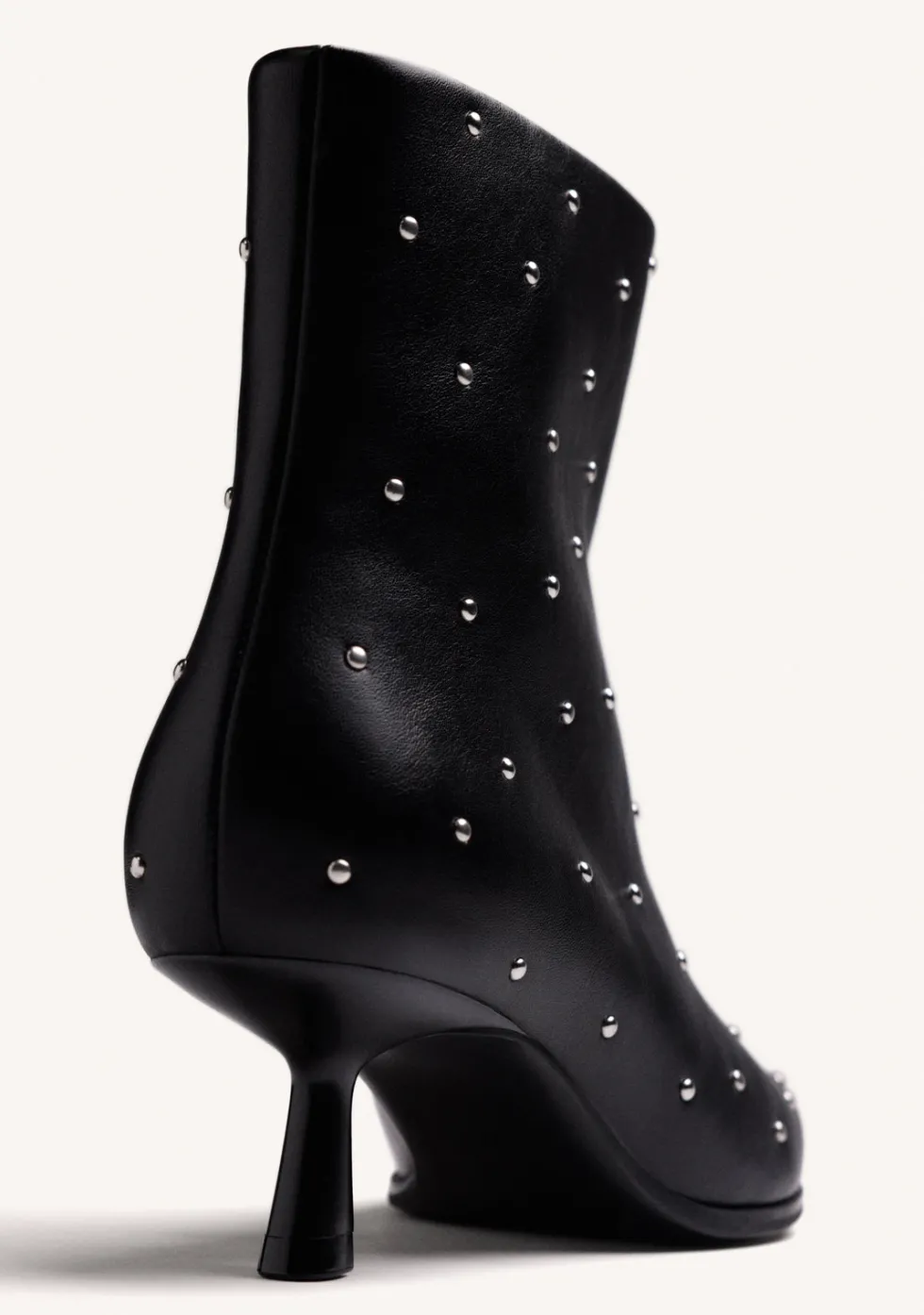 BOTINES NEGRO TACHAS KITTEN