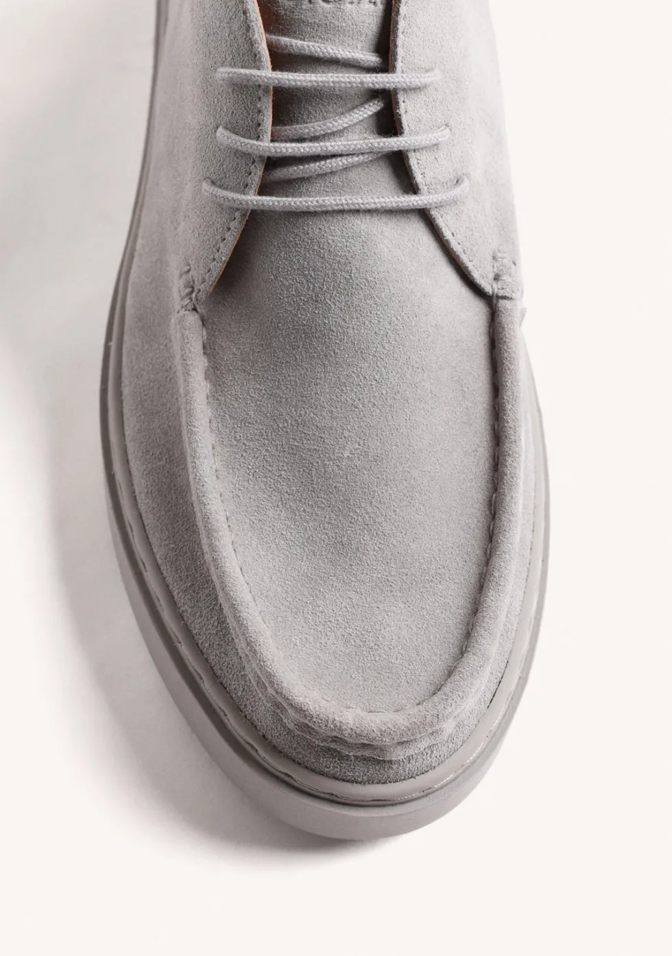 BOTINES WALLABEE GRIS PIEL