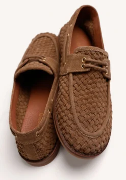 MOCASINES NÁUTICOS MARRÓN PIEL TRENZADA