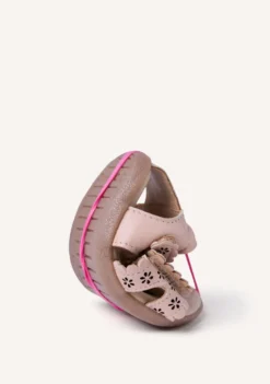 SANDALIAS BAREFOOT PIEL CALADA FLORES KABATI