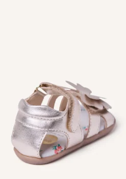 SANDALIAS BAREFOOT PIEL CON MARIPOSA NANDI