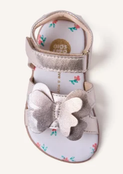 SANDALIAS BAREFOOT PIEL CON MARIPOSA NANDI