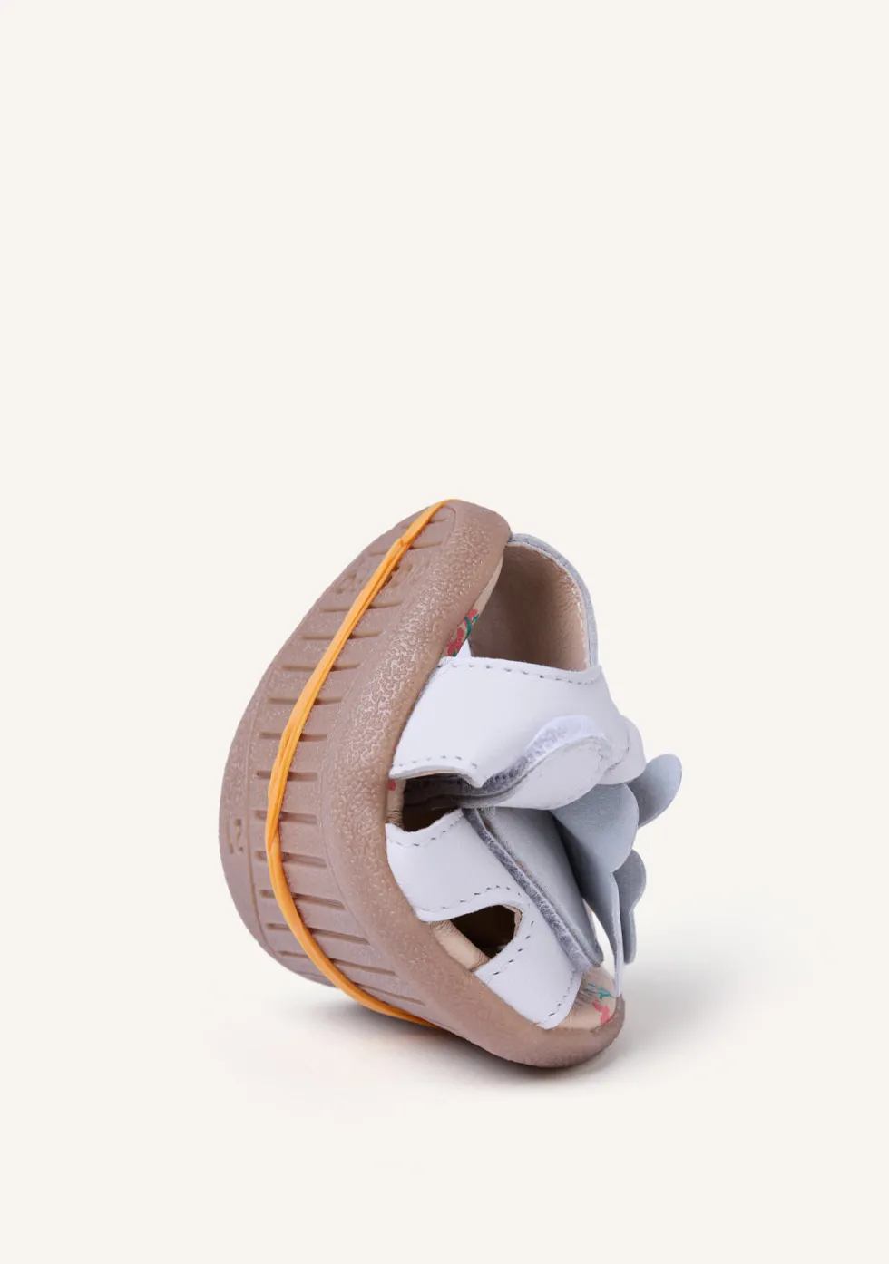 SANDALIAS BAREFOOT PIEL CON MARIPOSA NANDI