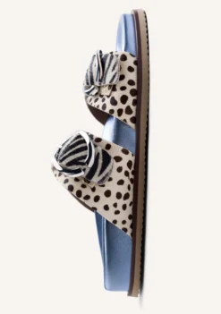 SANDALIAS BIO PIEL ESTAMPADO ANIMAL CARNEY