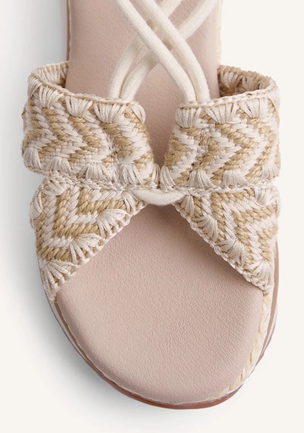SANDALIAS CUÑA BORDADO UGUNJA