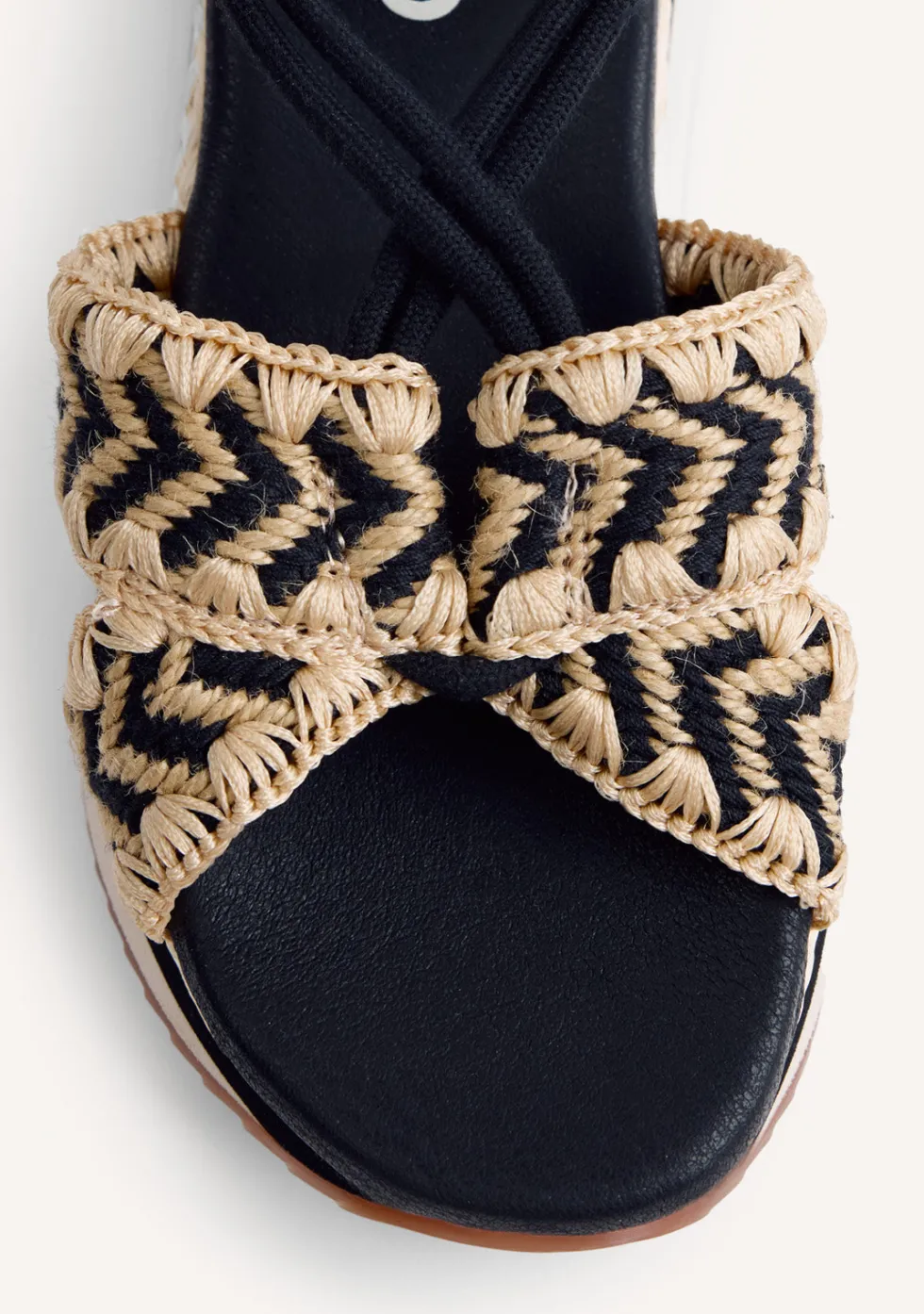 SANDALIAS CUÑA BORDADO UGUNJA