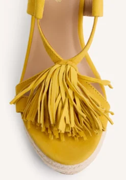 SANDALIAS CUÑA PIEL FLECOS KILOSA