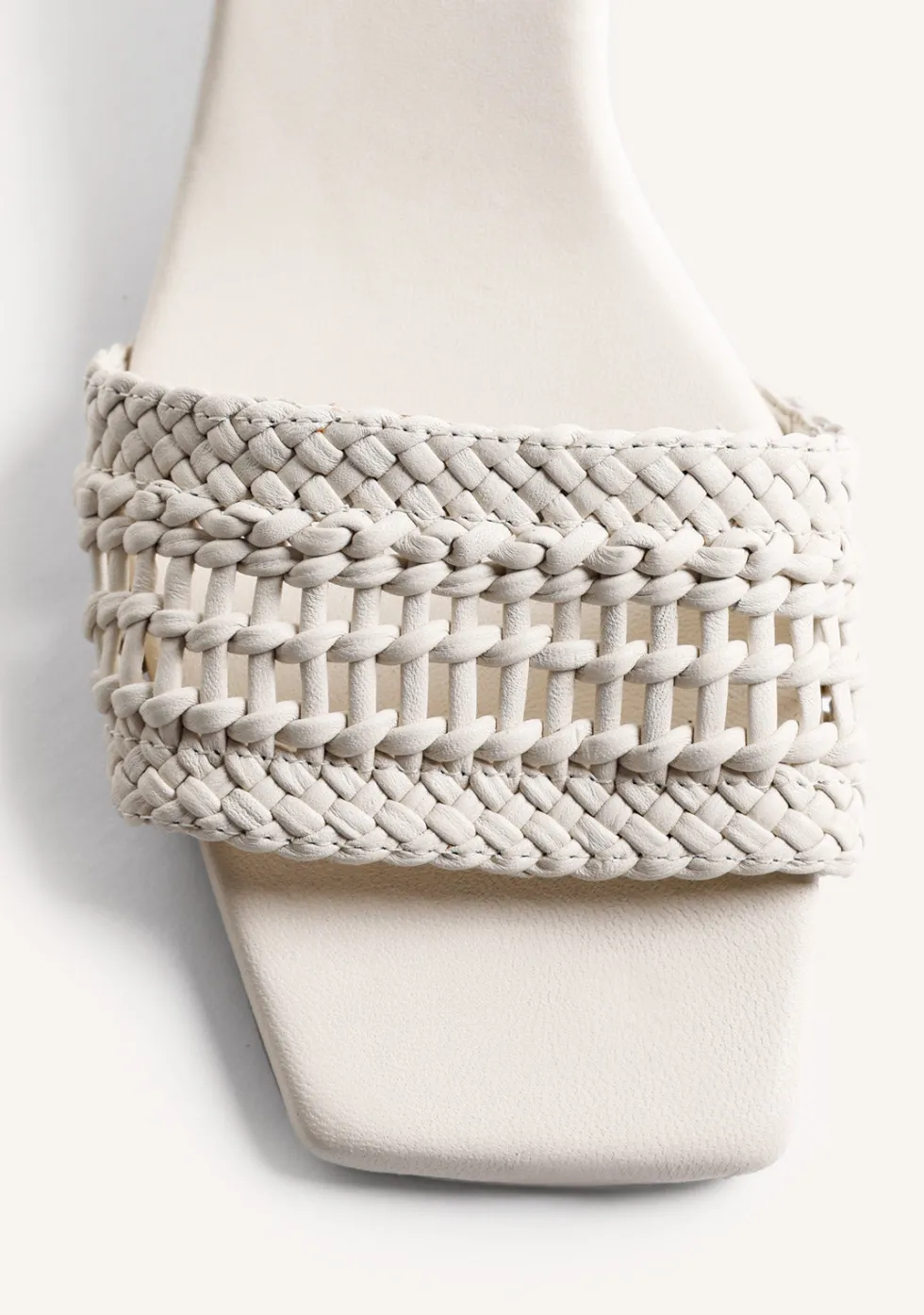 SANDALIAS CUÑA PIEL TRENZADA MARERENI