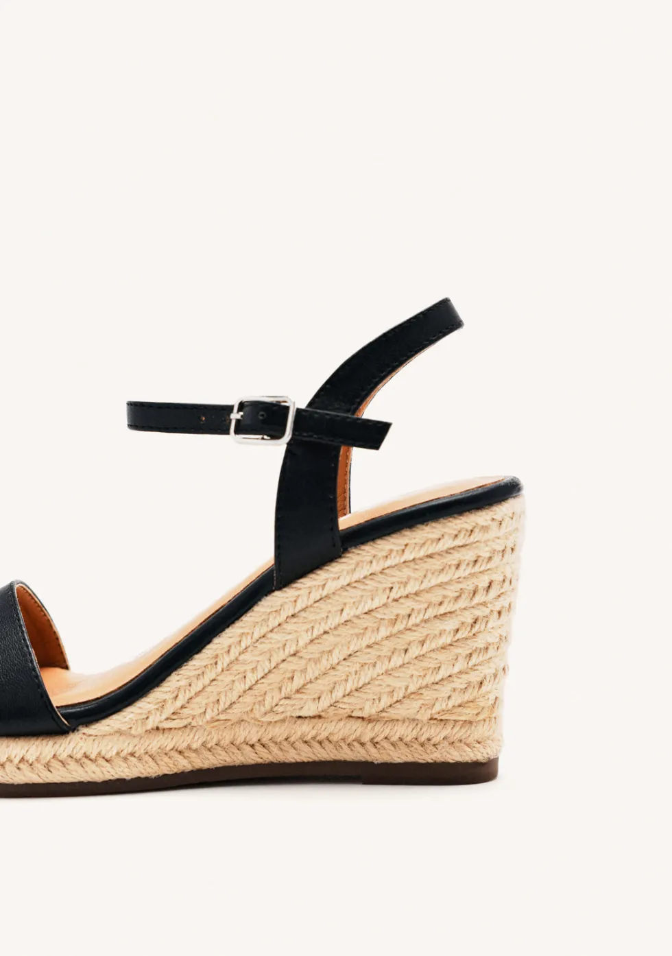 SANDALIAS CUÑA PIEL ZHEPE