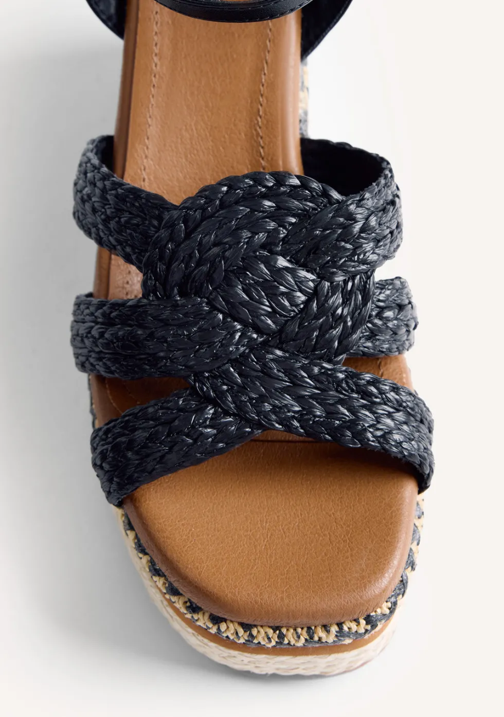 SANDALIAS CUÑA RAFIA KARATINA
