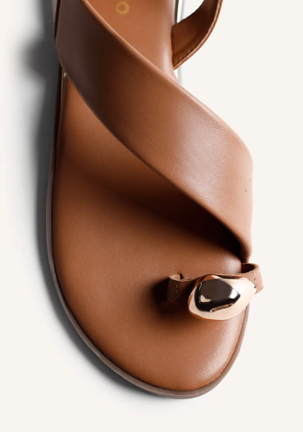 SANDALIAS DE CUERO CON ANILLOS STONY