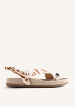 SANDALIAS PIEL ESTAMPADO ANIMAL Y JOYA CHACAS