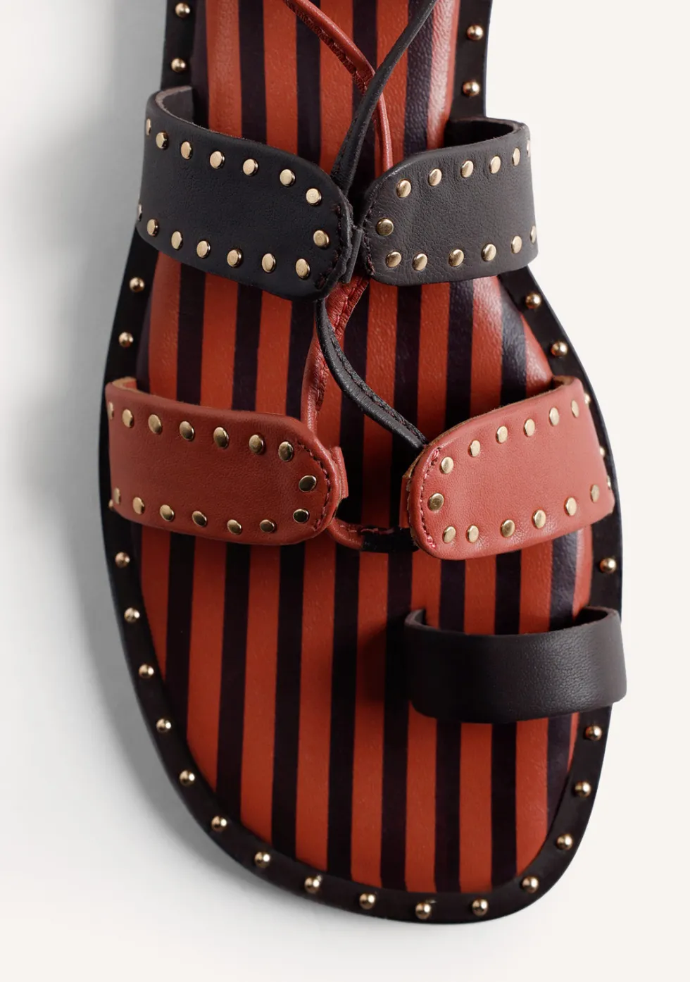 SANDALIAS PIEL TACHAS BY MARÍA G. DE JAIME