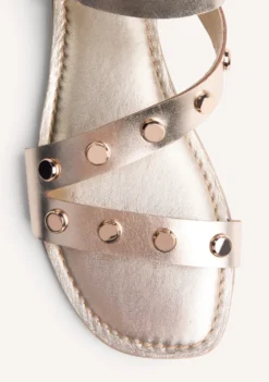 SANDALIAS PIEL TACHAS MASENO