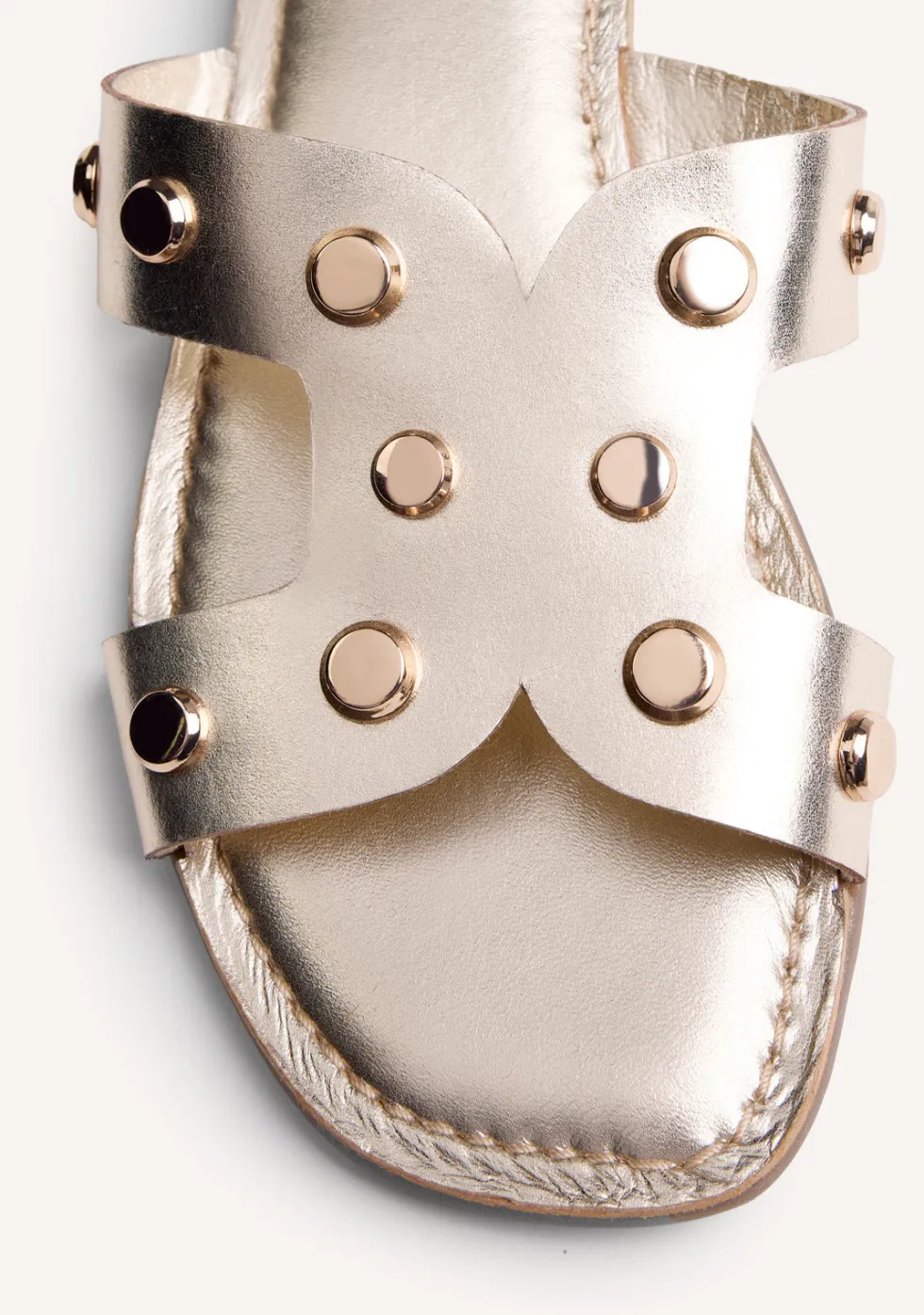 SANDALIAS PIEL TACHAS MILLSTON
