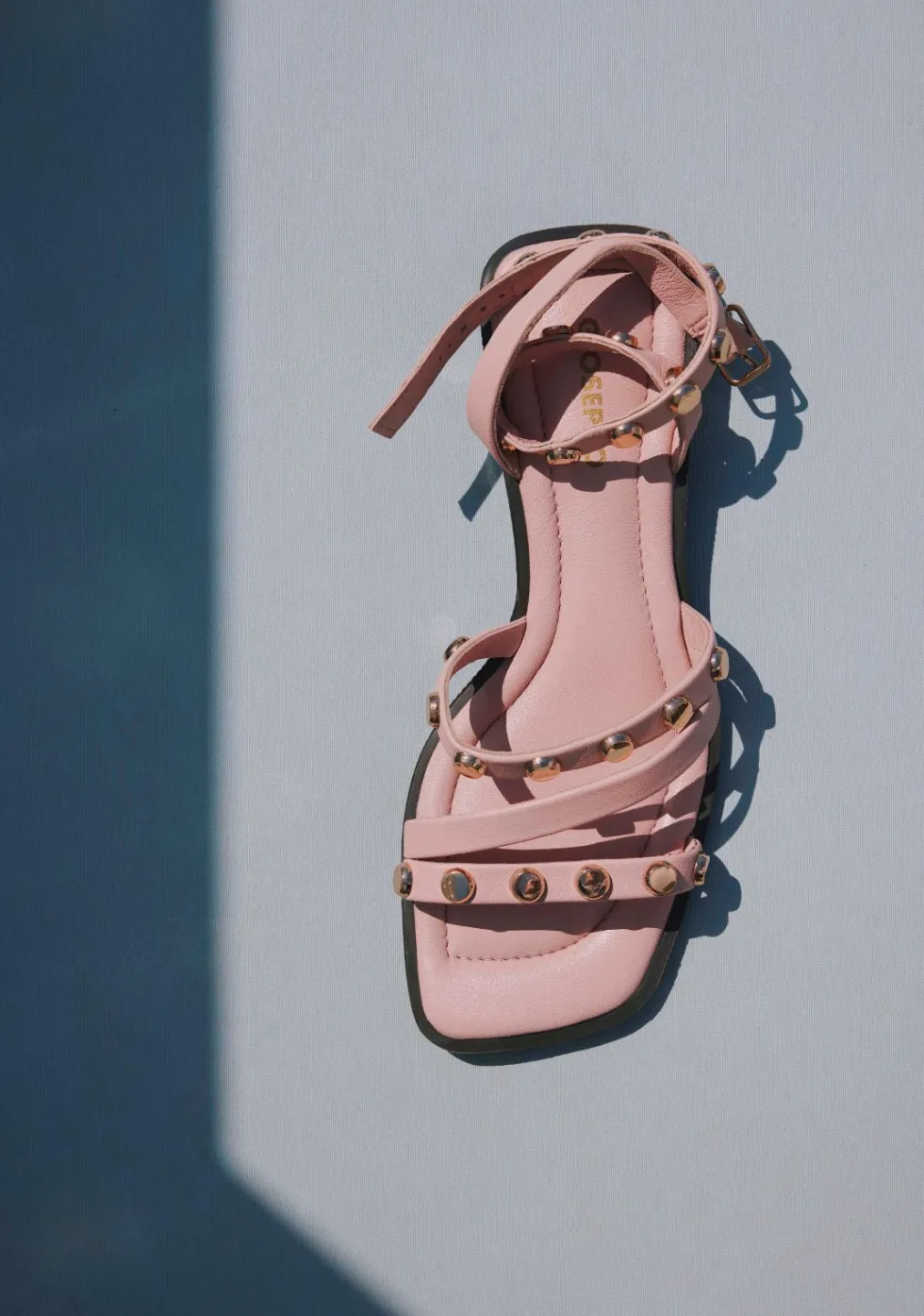 SANDALIAS PIEL TACHAS MINDO