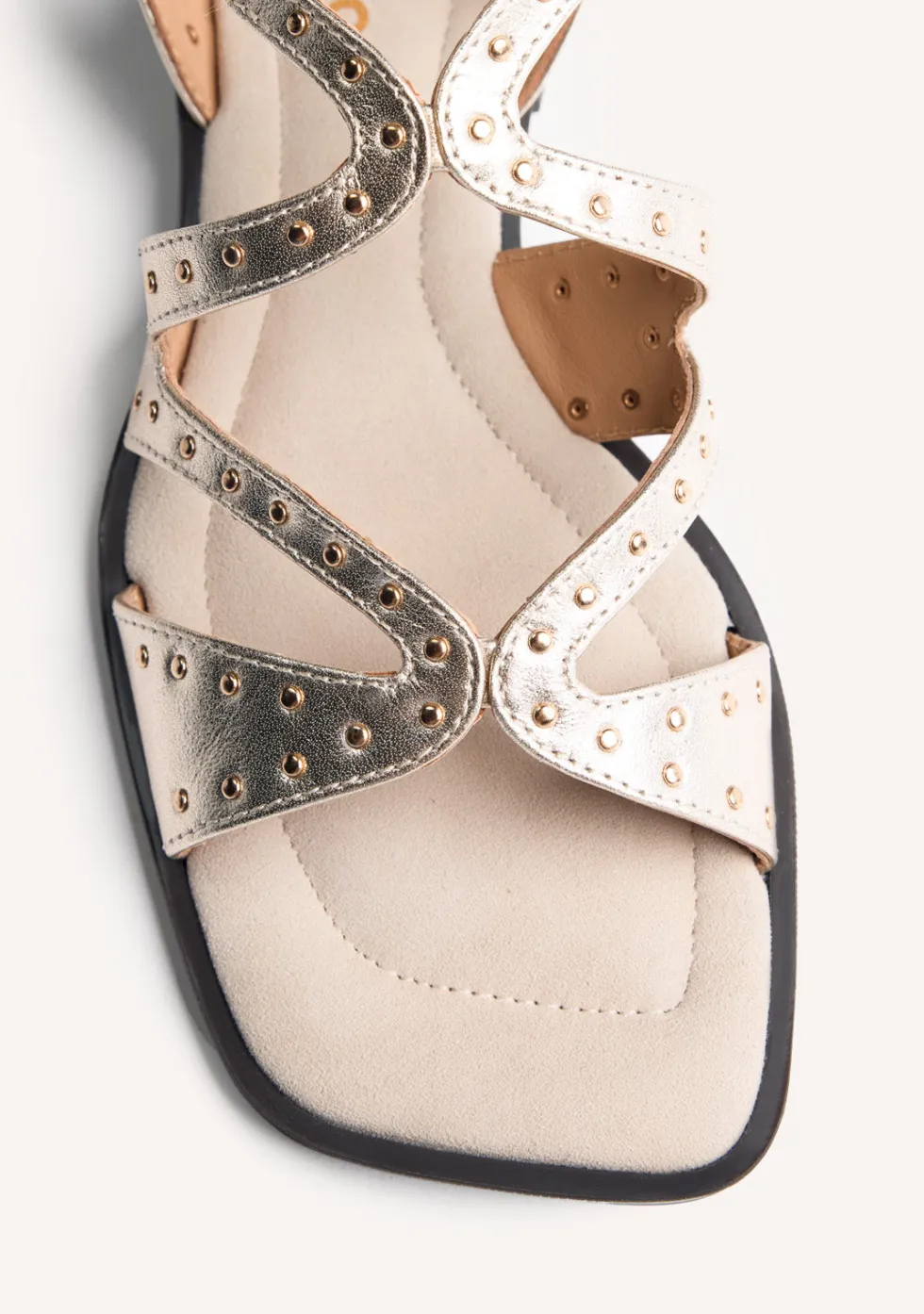 SANDALIAS PIEL TACHAS URBANK