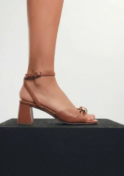 SANDALIAS TACÓN PIEL JOYA KABARNET