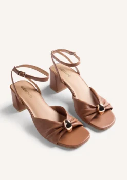 SANDALIAS TACÓN PIEL JOYA KABARNET