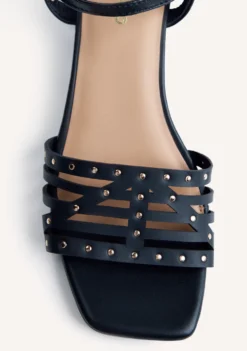 SANDALIAS TACÓN PIEL Y TACHAS BAIS