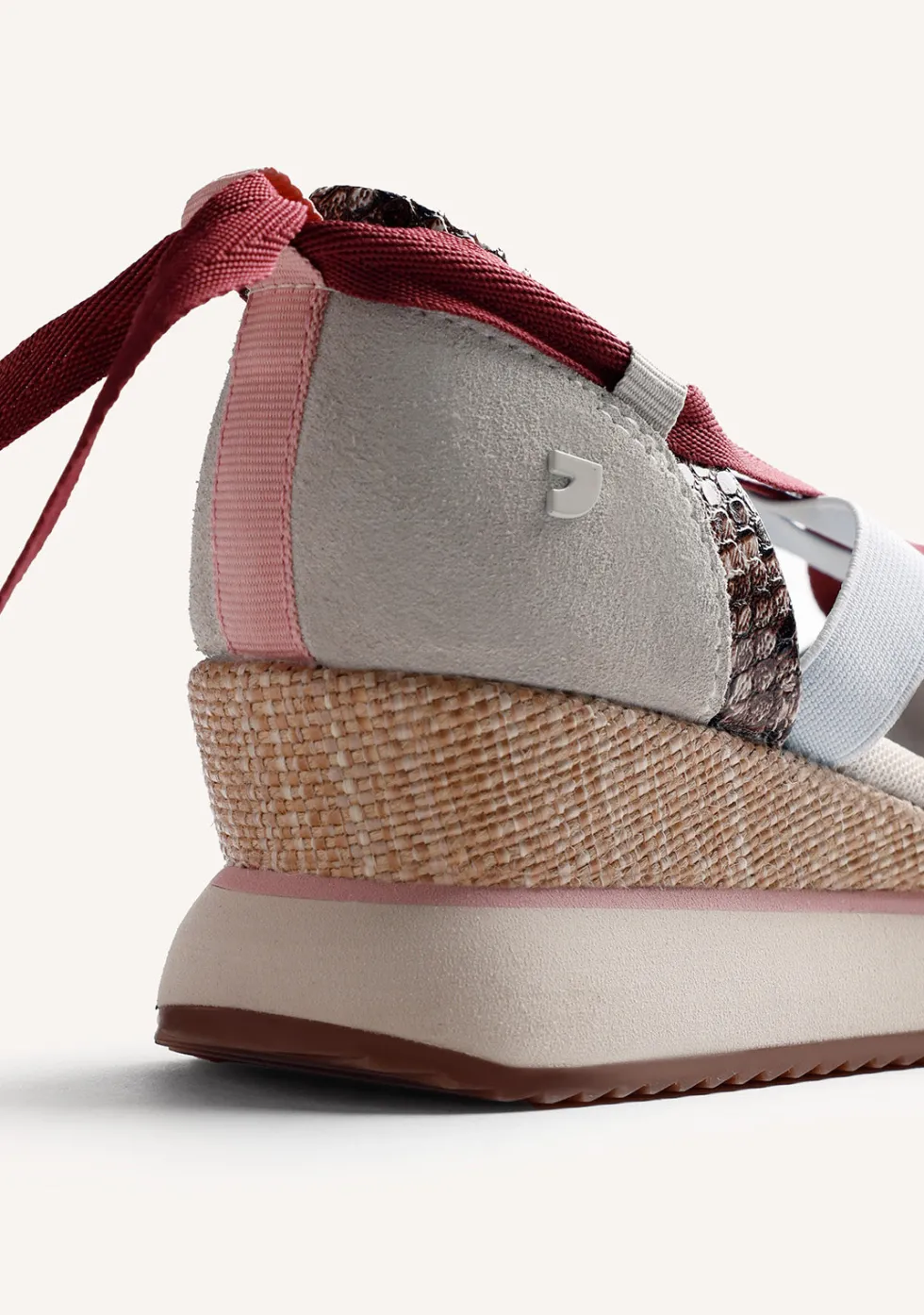 ZAPATILLAS ABIERTAS PIEL CUÑA ESTAMPADO ANIMAL ILORIN