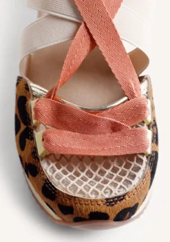 ZAPATILLAS ABIERTAS PIEL CUÑA ESTAMPADO ANIMAL DESINIC