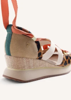 ZAPATILLAS ABIERTAS PIEL CUÑA ESTAMPADO ANIMAL DESINIC