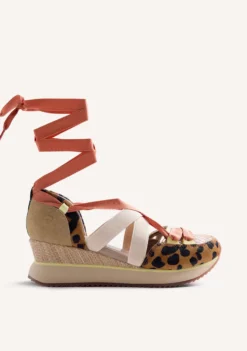 ZAPATILLAS ABIERTAS PIEL CUÑA ESTAMPADO ANIMAL DESINIC