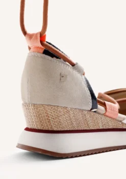 ZAPATILLAS ABIERTAS PIEL CUÑA ESTAMPADO ANIMAL ABUYA
