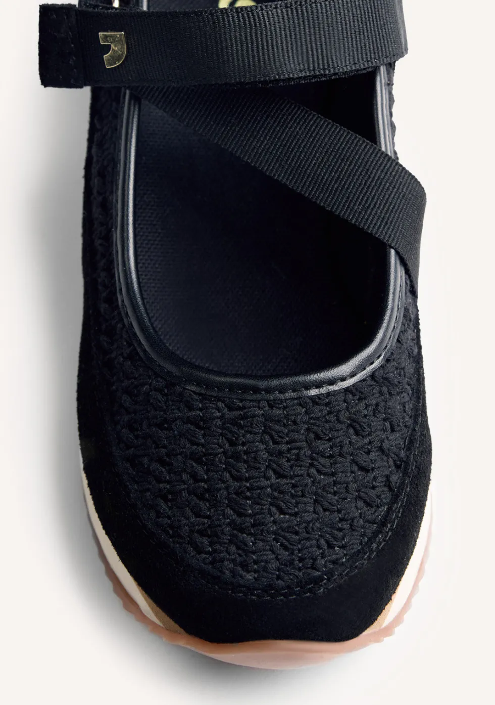 ZAPATILLAS ABIERTAS PIEL Y CROCHET CUÑA LIPA