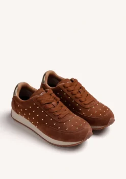 ZAPATILLAS MARRÓN TACHAS